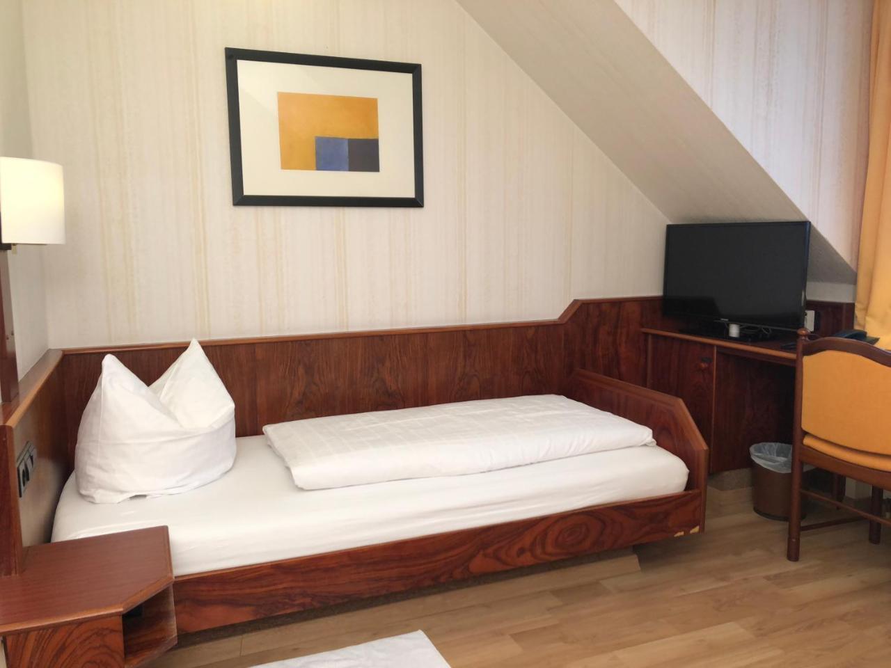 Hotel-Restaurant Und Gaestehaus Loewen Süßen Eksteriør billede