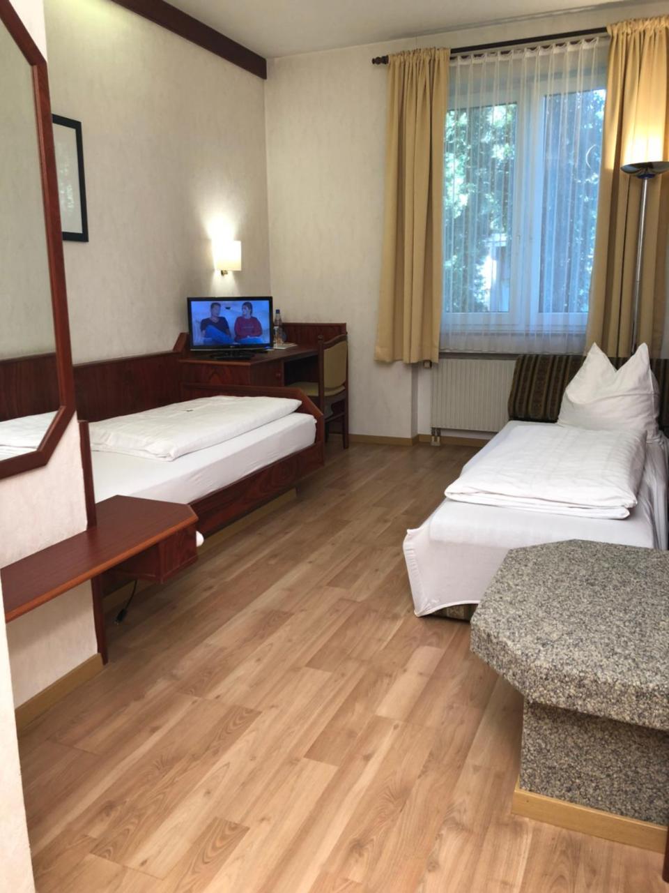 Hotel-Restaurant Und Gaestehaus Loewen Süßen Eksteriør billede