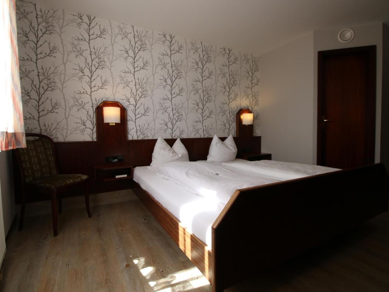 Hotel-Restaurant Und Gaestehaus Loewen Süßen Eksteriør billede