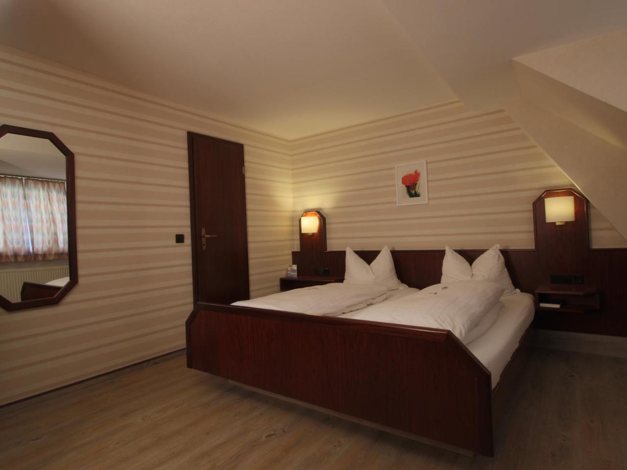Hotel-Restaurant Und Gaestehaus Loewen Süßen Eksteriør billede