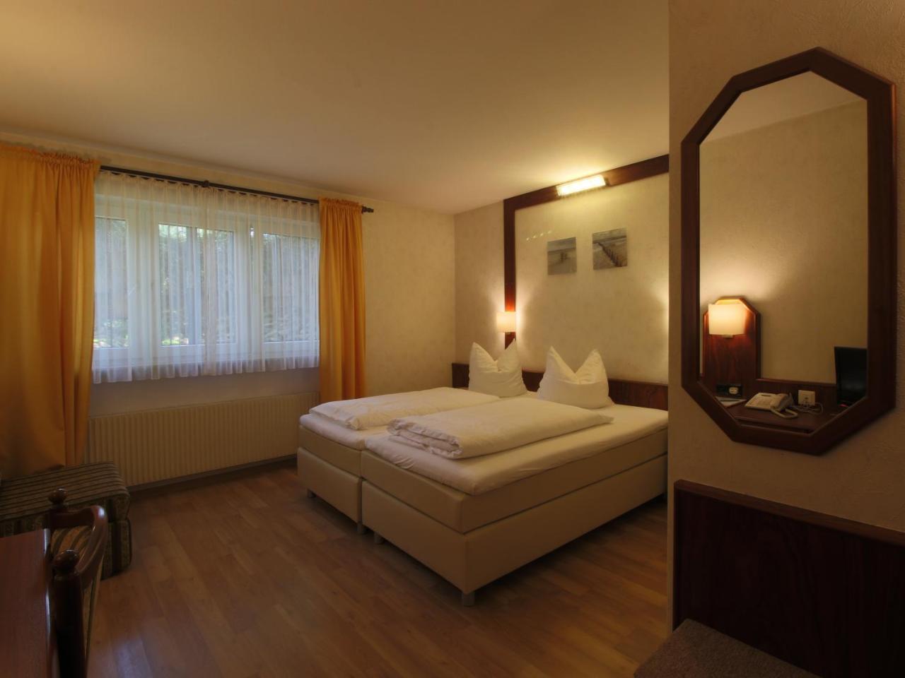 Hotel-Restaurant Und Gaestehaus Loewen Süßen Eksteriør billede