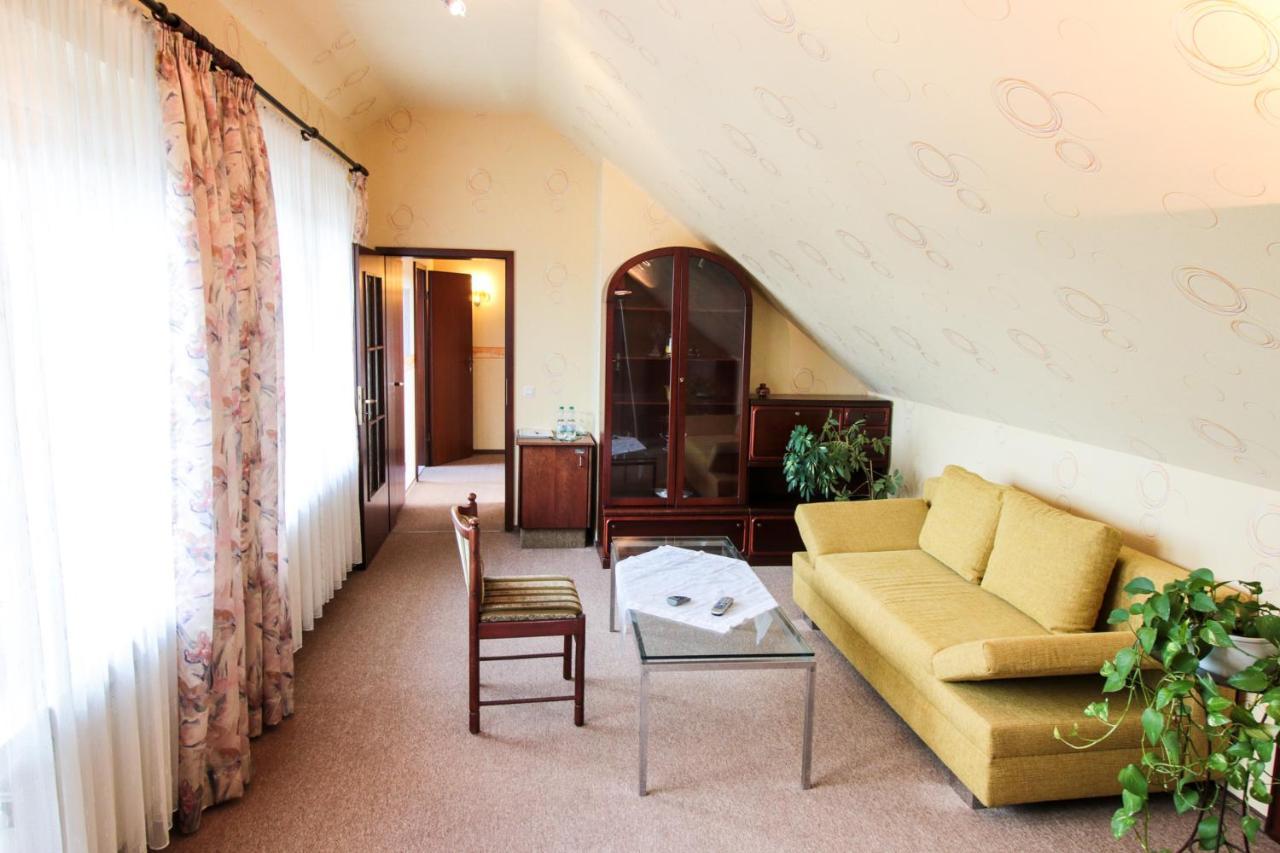 Hotel-Restaurant Und Gaestehaus Loewen Süßen Eksteriør billede